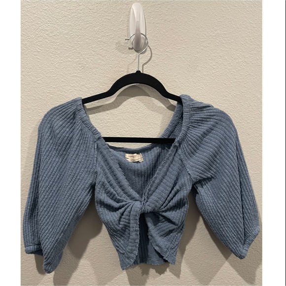 URBAN OUTFITTERS Twist Front Baby Blue Knit Puff Sleeve Crop Top - Picture 4 of 6